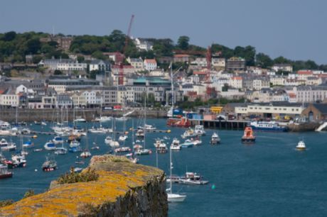 10. Guernsey: 80,42 éves